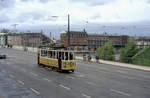 København / Kopenhagen Københavns Sporveje am 18. August 1968: Der KS-Museumstriebwagen 190 auf der anlässlich des 350jährigen Jubiläums des Stadtviertels Christianshavn für zwei Tage wiedererstandenen SL 8 ist gerade über die Knippelsbro gefahren und befindet sich im jubilierenden Stadtviertel. - Der Tw ist heute ein Bestandteil des Dänischen Straßenbahnmuseums (Sporvejsmuseet Skjoldenæsholm). - Scan von einem Farbnegativ. Film: Kodak Kodacolor X.