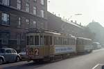 København / Kopenhagen Københavns Sporveje SL 2 (E-Zug): Der Tw 513 und der Bw 1554 warten eines Morgens im September 1968 auf die Rückfahrt in Richtung Sundbyvester Plads auf der Insel Amager. Aufnahmeort: Frederiksberg, Holger Danskes Vej. - Für Einlagezüge oder verspätete Planzüge der SL 2, die vom Stadtzentrum kamen, gab es eine Wendemöglichkeit über die Straßen Ærøvej, Holger Danskes Vej und Nordre Fasanvej.  