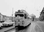 København / Kopenhagen Københavns Sporveje SL 6 (DÜWAG-GT6 805) København K, Slotsholmen, Stormbroen im Februar 1969.