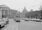 København / Kopenhagen Københavns Sporveje SL 6 (Tw 574 + Bw 15xx) København K, Stadtzentrum, Kongens Nytorv im April 1969.