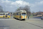 København / Kopenhagen Københavns Sporveje SL 2 (DÜWAG/Kiepe-GT6 834) København S, Amagerbro, Christmas Møllers Plads / Amagerbrogade am 30. April 1969. - Christmas Møller (1894 - 1948) war konservativer Politiker; u.a. war er Mitglied des Folketing, d.h. des dänischen Parlaments, Vorsitzender der Konservativen Partei und Minister samt - in den Jahren 1942 - 1945 - Exilpolitiker in London. - Im Hintergrund ragt der Turm der Vor Frelsers Kirke / Kirche Unseres Erlösers im Stadtteil Christianshavn hervor; die Kirche wurde 1682 - 1696 errichtet, der Turm wurde aber erst 1752 zugefügt. - Scan eines Farbnegativs. Film: Kodak Kodacolor X.