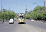 København / Kopenhagen Københavns Sporveje SL 2 (DÜWAG/Kiepe-GT6 834) København K, Christianshavn, Torvegade / Stadsgraven am 7. Juni 1969. - Scan eines Farbnegativs. Film: Kodak Kodacolor X.