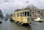 København / Kopenhagen Københavns Sporveje SL 7 (Tw 541 + Bw 15**) København K, Zentrum, Gothersgade / Rosenborggade am 28. März 1970. - Rechts im Bild liegt die Kaserne der Königlichen Leibgarde; auch zur rechten Seite, aber außerhalb des Bildes, befinden sich Rosenborg Slot, ein Renaissanceschloss aus der ersten Hälfte des 17. Jahrhunderts, und Kongens Have (: der Königliche Garten), der heute ein beliebter Park ist. - Scan eines Farbnegativs. Film: Kodak Kodacolor X. 