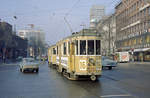 København / Kopenhagen Københavns Sporveje SL 16 (Tw 520 + Bw 15**) København V, Zentrum, H.C. Andersens Boulevard / Rådhuspladsen (: Rathausplatz) am 6. April 1970. - Scan eines Farbnegativs. Film: Kodak Kodacolor X.