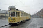 København / Kopenhagen Københavns Sporveje SL 5: Wegen technischer Probleme musste der Tw 514 zusammen mit seinem Bw am 25. April 1970 von Husum bis zum Straßenbahnbetriebsbahnhof Nørrebro von einem DÜWAG/Kiepe-GT6 geschoben werden. - Ort: København NV, Frederikssundsvej / Borups Allé / Hareskovvej.