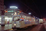 København / Kopenhagen Københavns Sporveje SL 16 (DÜWAG/Kiepe-GT6 900) København K, Zentrum, Nørre Voldgade / DSB-Bahnhof Nørreport am späten Abend des 25. April 1970. - Scan eines Farbnegativs. Film: Kodak Kodacolor X.