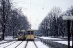 København / Kopenhagen Københavns Sporveje (KS) SL 6 (DÜWAG/Kiepe-GT6 818 / 816) København Ø, Østerbro, Øster Allé am 9. Februar 1969. - Scan eines Diapositivs.