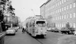 København / Kopenhagen Københavns Sporveje SL 10 (DÛWAG-GT6 801) Vesterfælledvej / Sønder Boulevard / Brauerei Carlsberg im Oktober 1967. - Scan von einem S/W-Negativ. Film: Ilford FP 3. Kamera: Konica EE-matic.