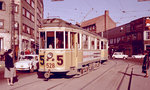 København / Kopenhagen Københavns Sporveje SL 5 (Tw 528 + Bw 15xx) Brønshøj, Frederikssundsvej / Brønshøj Kirkevej / Brønshøj Torv am 26. April 1968. - Scan von einem Farbnegativ. Film: Agfacolor CN 17.