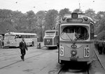 København / Kopenhagen Københavns Sporveje Reinigungswagen R3 / DÜWAG GT6 862 als SL 16 Vesterbro (København V), Enghave Plads im Mai 1968. - Scan von einem S/W-Negativ. Film: Ilford FP 3.
