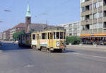 København / Kopenhagen Københavns Sporveje SL 6 (Tw 576 + Bw 15xx als E-Wagen) Østerbro, Østerbrogade / Jagtvej im Juni 1968. - Der Zug befindet sich auf der Betriebsstrecke zwischen dem Straßenbahnbetriebsbahnhof Svanemøllen und der Stammstrecke der SL 6 (Verbindungsgleis am Vibenhus Runddel). - Scan von einem Farbnegativ. Film: Kodacolor X.