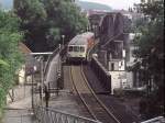 Lngst ist die alte Weserbrcke in Hameln nur noch fr Fugnger geffnet der ETA fhrt in den Haltepunkt Klt Bahnhof ein, um weiter nach Lage durch den anschlie0enden Tunnel seine Fahrt