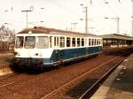 Akkutrieb 515 591-6 mit Nahverkehrszug 93 zwischen Oberhausen und Duisburg Meiderich Sd auf Oberhausen Hauptbahnhof am 3-3-1993.