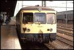 ETA 515106 steht am 6.10.1989 um 13.55 Uhr abfahrbereit nach Dorsten am Bahnsteig in Wanne Eickel.