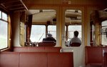 Blick aus dem Fahrgastraum eines 515 in den Führerstand auf der Strecke Günzburg-Mindelheim im März 1988.