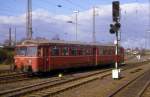 Akkutriebwagen 515648 fährt am 7.3.1988 um 15.00 Uhr in den Hauptbahnhof Oberhausen ein.