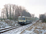 DB 515 546-0 ist am Einfahrsignal vobeigekommen und rollt gleich in den Bahnhof Lembeck als Zug 7367 von Oberhausen Hbf nach Coesfeld, 13.02.1991.