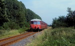 1982 ist eine 815/515-Garnitur von Neuss nach Kaarst bei Holzbüttgen unterwegs.