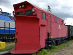 Der Schneepflug 80-50-979 4206-7 war im August 2018 im Eisenbahnmuseum Arnstadt zu sehen. (Das Grafitti-Geschmiere wurde weitestgehend mittels PC eliminiert)