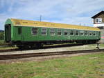 Statt mit Mitropa Schriftzug und roter Farbgebung steht dieser WLAB in grüner Farbgebung im Eisenbahnmuseum Arnstadt.Aufnahme vom 30.Mai 2020.