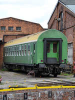 Ein UIC-Y-Personenwagen der DR stand Mitte August 2018 einsam im Eisenbahnmuseum Arnstadt.
