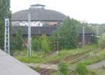 21.07.04 , die Rotunde des Bw Pankow macht hier noch einen relativ ordentlichen Eindruck, wchst aber langsam zu