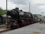 Die selben Wagen, eine andere Lok: Nun hat 01 1066 den Sonderzug von 38 2267 bernommen. (Dahlhausen, 18.10.2010)