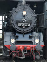Die Dampflokomotive 50 3552-2 Anfang April 2017 in Dresden-Altstadt.