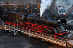Die Dampflokomotive 50 3648-8 auf der Drehscheibe des Eisenbahnmuseums in Dresden. (April 2018)