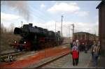 Fhrerstandsmitfahrten waren mit 52 8079 mglich, hier fhrt sie am EB 188 514 vorbei (gesehen 3. Dresdner Dampfloktreffen Dresden-Altstadt 02.04.2011)