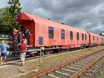 DB Netz Notfalltechnik Kranzugbegleitwagen (Aufenthalt, Werkstatt und Energie) 90 80 9370 003-2 D-DBMP vom Kranzug Leipzig, am 30.08.2025 im DB Werk Erfurt.