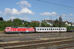 DB 120 155-7 zusammen mit dem D-DB 51 80 84-95 017-0 Bimdz 268.4, am 30.06.2022 im DB Werk Fulda.