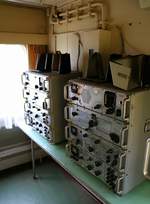Blick auf Geräte zur Telefonüberwachung der ehemaligen Staatssicherheit (Stasi) der DDR im dazugehörigen Nachrichtenwagen, der im ehemaligen Bw Lutherstadt Wittenberg anlässlich