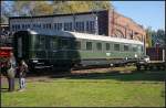 Liebevoll restauriert prsentiert sich 214 018 Mnchen auf dem Fest. Gebaut wurde der Wagen 1940 bei Westwaggon (Gattung ABC4-39, gesehen Bw-Fest Lutherstadt Wittenberg 10.10.2010)