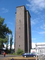 Beim Bw-Fest (alljhrlich am letzten Augustwochenende) im ehem. Bw Luth Wittenberg bewies der ungewhnliche Backstein-Wasserturm seine Leuchtturmqalitten. 31.08.2003