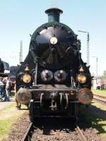 Der schnsten Deutschen Dambflok aufs Gesicht geschaut. Am Tag 3 dem
5.Juni 2010 nach der Betriebsfhigen aufarbeitung in Nrtlingen Ries bei
den Rieser Dampftagen.