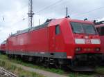 Die 185 059-3 abgestellt im Kombiwerk Rostock-Seehafen(15.07.04)