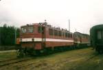 Die 142 166 stand schon im Sommer 1998 im Bh Seddin auf dem Abstellgleis.Einige 142 wurden nicht in Seddin verschrottet.Diese wurden dann in Magdeburg gesammelt.