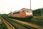 Von einer 232ziger wird im August 1998 155 258 in den Bh Seddin geschleppt.