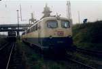 Neben der Besandungsanlage im Bw Stralsund stande im September 1998 110 154 abgestellt.