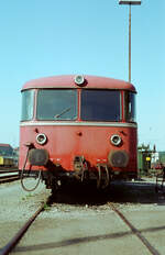 Uerdinger Schienenbus vor dem BW Tübingen (Sommer 1983)