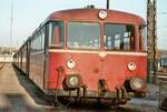 Ziemlich viele Uerdinger Schienenbusse vor dem Bw Tübingen (31.12.1983)