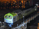 Die Diesellokomotive 250 006-4 verlässt die Drehscheibe des Eisenbahnmuseums in Dresden.