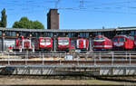 Versammelte Mannschaft zum Orientrot-Treffen an der Drehscheibe des Bahnbetriebswerks Lutherstadt Wittenberg, u.a.