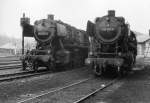 11.3.1974 051 019-8 und 050 383-9 warten im Bahnbetriebserk Rottweil auf ihren mächsten Einsatz