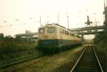 110 164 im September 1998 neben der Besandungsanlage im Bh Stralsund.