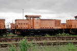In unmittelbarer Nachbarschaft der Breitspurloks der BR 347 stand am 19.06.2001 in Mukran die 344 006,