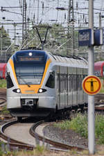 Der Triebzug ET 7.10 der Eurobahn ist hier Anfang Juni 2020 bei der Einfahrt in Wanne-Eickel zu sehen.