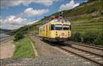 701 017-6 ein Oberleitungsmesswagen von DB Netz Instandhaltung ist am 09.08.2017 bei Assmannshausen zu sehen.