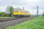702 203 (163 003-3) von der Netz Instandhaltung ist am 18.05.2021 bei Friedland in Richtung Kassel unterwegs.